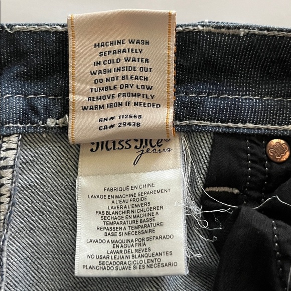 Miss Me Signature Boot Mid Rise Size 31 - Picture 13 of 16